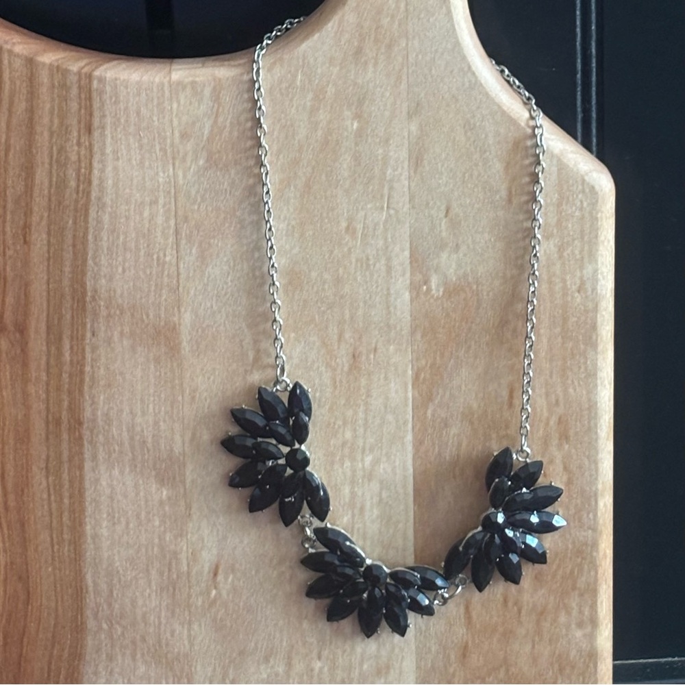 Black and Silver Floral Necklace with Nature-Inspired Design